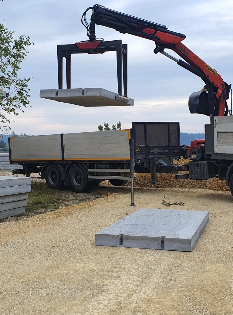 mężczyźni na&nbsp;budowie